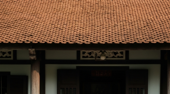 Anh bận công việc, không thể ở bên chăm sóc. Để anh đưa em về quê ngoại, ở đó có ông bà, có người thân. Anh sẽ gửi tiền hàng tháng