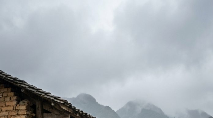 Nơi này từng là ngôi làng bình yên, nơi cha mẹ ông sống và mất đi trong nỗi nhớ con. Ông hít một hơi thật sâu. “Mẹ ơi… con về rồi.”