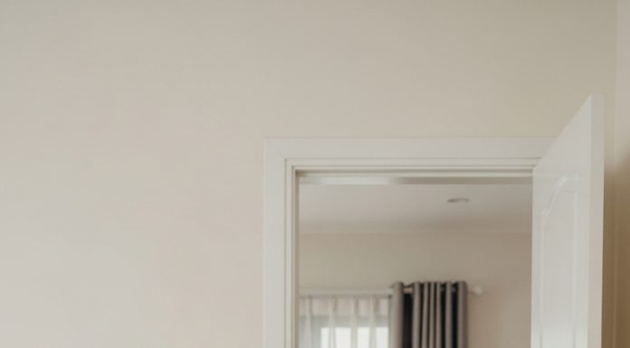 Chồng sống thực vật ăn ngủ 1 chỗ đã 10 năm nay, tôi hầu hạ chẳng kêu lấy nửa lời, vậy mà hôm rồi về quê giỗ ông tôi lên sớm dự kiến 1 ngày