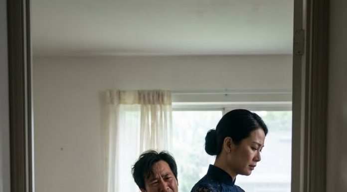 Tất cả bắt đầu từ chuyện vô lý: Tôi lỡ mua con cá hồi giá hơi cao. Mẹ chồng bảo: – Cô định bòn rút tiền nhà tôi à?