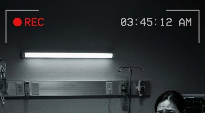 Nhưng hôm ấy, khi tôi thay tất mới cho anh, tôi sững lại. Đôi tất xanh rêu hôm qua… đã biến thành màu trắng.