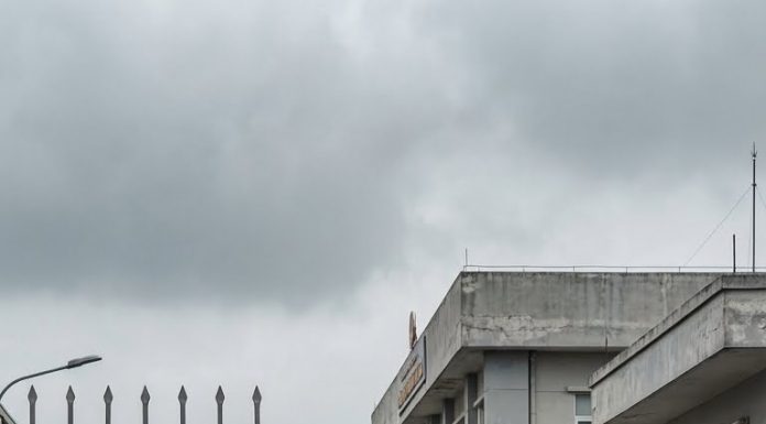 Vậy mà chỉ sau một cuộc họp căng thẳng – hay nói đúng hơn, sau vài câu nói quá thẳng thắn của tôi – mọi thứ đổ sụp.