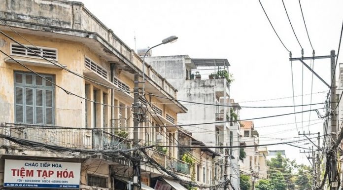 — “Con buồn… nhưng cũng vui. Vì giờ ngày nào con cũng được đứng ở nơi mang tên hạnh phúc. Giống như chú Tuấn muốn con vậy.”