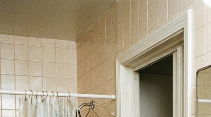 Tôi nói chậm rãi: “Chị cần thời gian. Nhưng chị cảm ơn vì hôm nay em đã nói thật.”