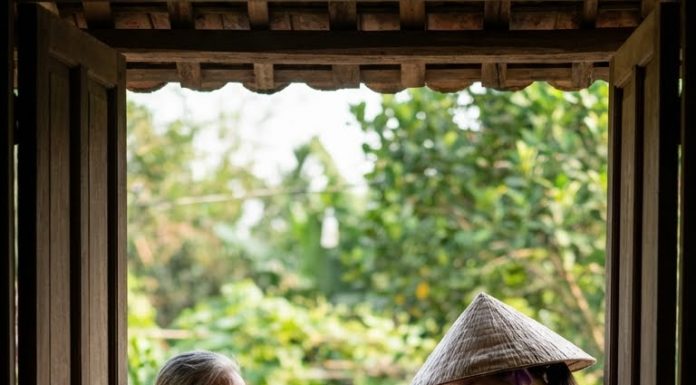 Rồi bà nói một câu khiến tôi nghẹn lại: “Nhưng lý do lớn nhất… là mẹ nghe được chuyện này.”