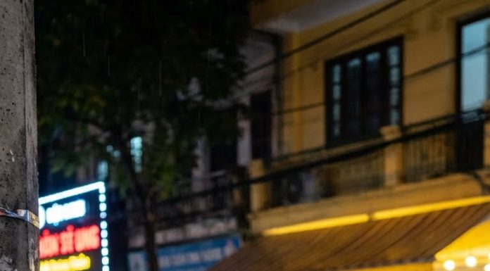 Đi du lịch Sài Gòn cùng với mẹ chồng nửa tháng nhưng cả 10 đêm bà không hề ngủ cùng với tôi mà đi tới gần sáng mới về. Một lần không nói nhưng cả 10 đêm thì tôi không thể không nghi ngờ. Đến đêm thứ 11 tôi quyết định đi theo thì phát hiện ra…