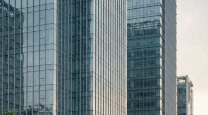 Bảy năm trước, cô từng v/a/n x/i/n để giữ lại đứa con trong bụng, nhưng người chồng t/àn n/hẫn lại é/p cô bỏ đi để rảnh tay đến với kẻ khác