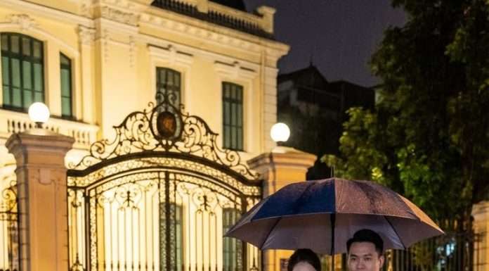 Cô Gái M/ồ C/ôi Đến Nhận Mẹ Tỷ Phú Thì Bị Đ//uổi Ra Đường, Anh Xe Ôm Cư/u Ma/ng Và Màn Lật Ngược Cảm Động