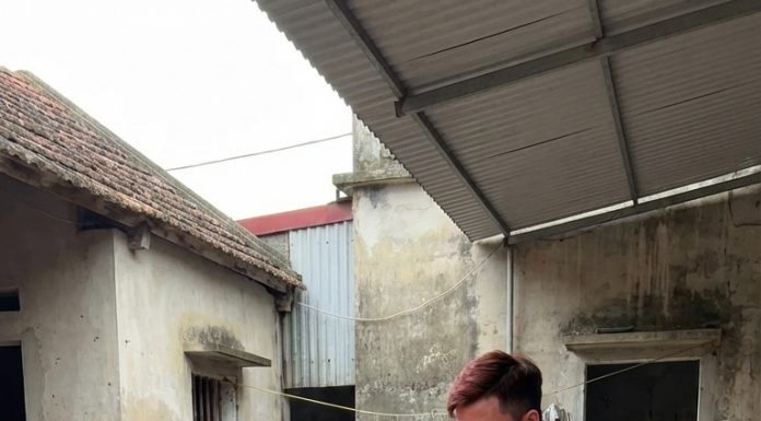 Tôi và chồng lái xe Lexus về quê thăm mẹ tôi nhưng bà chỉ đã đúng một con gà luộc