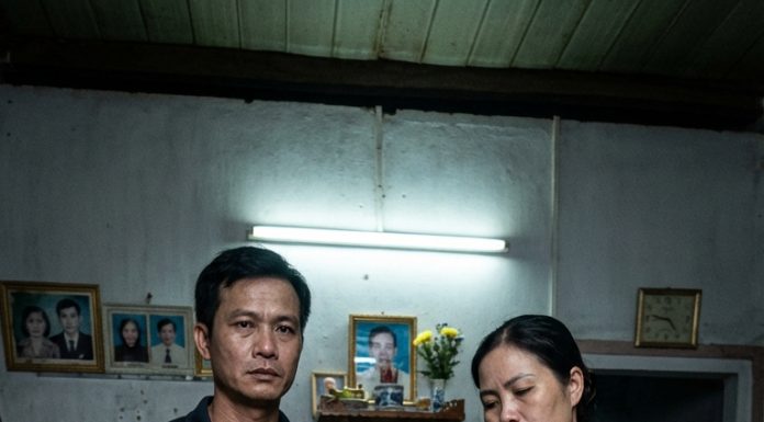 Chúng tôi gọi tôi là b;/à gi//à v::ô dụ::ng, ă;/n bá//m, sống ch//ỉ phiề//n