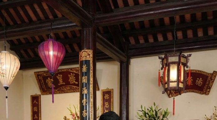 Tôi hiểu ra một điều, rất muộn nhưng cần thiết: Làm con, có thể nhẫn. Làm chồng, làm cha, không thể yếu