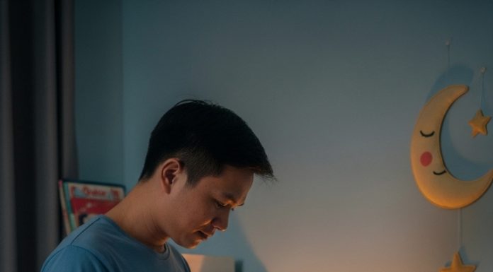 Chồng tôi cứ đêm đến là sang phòng con g/ái lớn ng/ủ, tôi kiểm tra ca/m/er/a thì phát hiện ra sự thật ch/ế/t đi/ế/ng