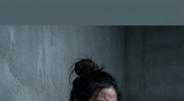 Chồng ơi, sao anh lỡ lòng nào ra tay với em như vậy, anh đi họp lớp về em mới chỉ nói có vài câu thôi, vậy mà anh khiến mẹ con em ra nông nỗi này