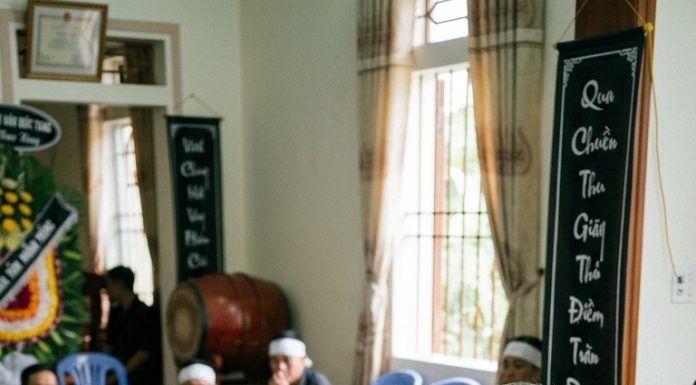 Chị dâu m;ất 1 năm nhà em mới phát hiện cháu không phải con anh trai, đang định đưa vào trại m//ồ c//ôi, hay gửi vào chùa thì nhận được tin