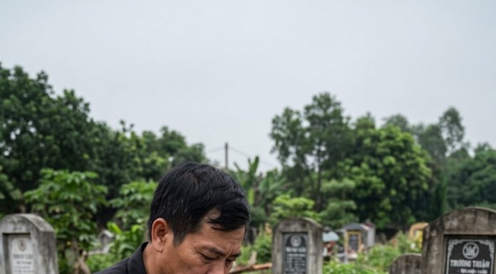 Vợ đ:ột ng:ột qu:a đ:ời, 3 ngày sau tôi vô tình phát hiện tủ lạnh b::ốc m:;ùi h::ôi lúc mở ra thì h::ãi h::ùng khi thấy thứ bên trong….