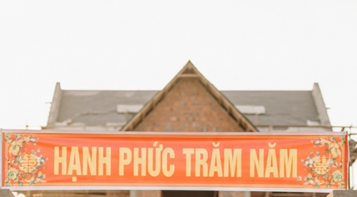 Con trai chỉ cao 1m53, gầy nhom lấy vợ là cô phụ hồ cao 1m7, ngay đêm tân hôn chú rể đã…