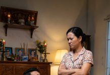 Lần đầu tiên chồng cũ đến thăm sau 4 năm ly hôn, nghe con ‘vô tư’ hỏi mẹ một câu khiến anh ‘lặng người ch:::ết sững’