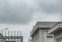 Vậy mà chỉ sau một cuộc họp căng thẳng – hay nói đúng hơn, sau vài câu nói quá thẳng thắn của tôi – mọi thứ đổ sụp.