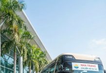 Minh như bị xát muối vô mặt. Nghe đâu tối đó cả nhà đi ăn nhưng Minh chỉ ngồi cúi đầu, ăn không nổi.