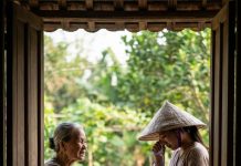 Rồi bà nói một câu khiến tôi nghẹn lại: “Nhưng lý do lớn nhất… là mẹ nghe được chuyện này.”