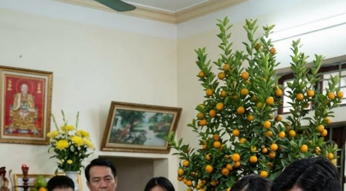 Mỗi năm, cứ gần Tết là tôi lại quen với việc Tuấn mang phong bì tiền thưởng về, không nhiều thì ít.