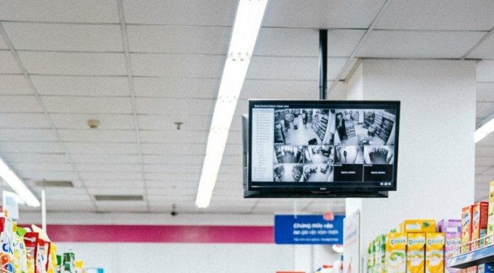 Hưng ôm chặt cha: – Ba ơi… bây giờ con sẽ lo cho ba. Con không để ba lang thang thêm ngày nào nữa.