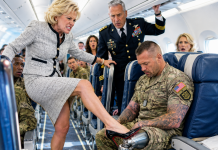 “Karen Stomped Veteran’s Prosthetic Leg on Flight 701 — Until He Stood Up, Shocked Everyone”…
