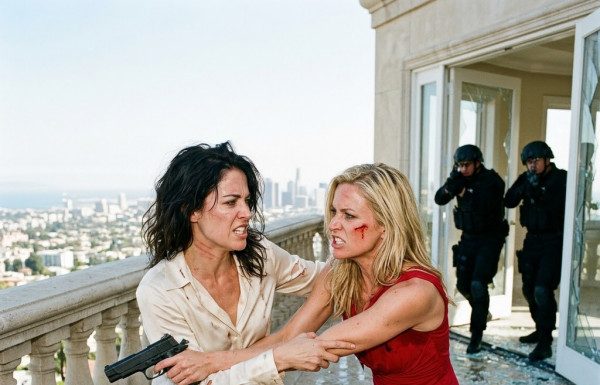 Shoot her, Chloe, before she ruins us both!” David screamed as blood soaked his chest on the shattered balcony terrace. I fought his ruthless mistress for the gun, feeling the cold steel slip between my fingers, completely unaware that the armed federal agents breaching behind us were already preparing to expose our darkest family secret